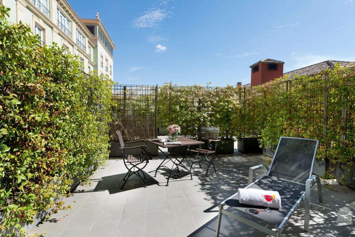 Jardín al aire libre en Eurostars Palacio Buenavista