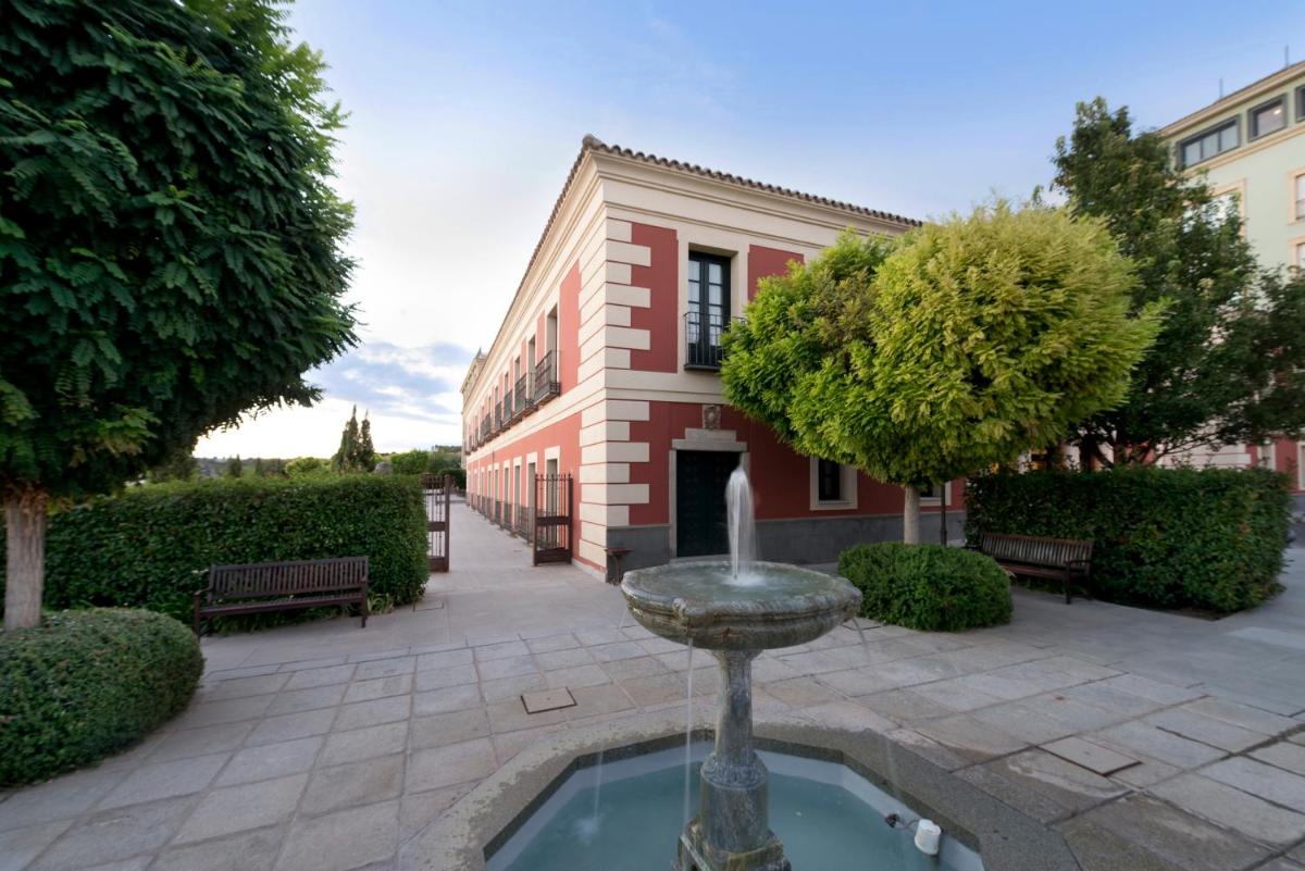 Jardín al aire libre en Eurostars Palacio Buenavista