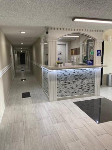 Hometown Inn & Suites - Housity