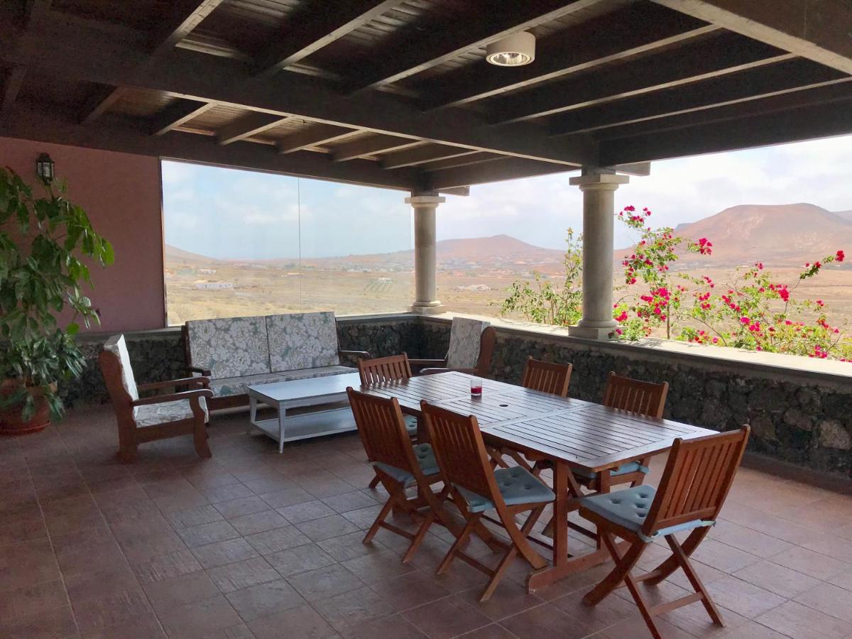 Quiet Rural House Ten Minutes From The Beach - Housity