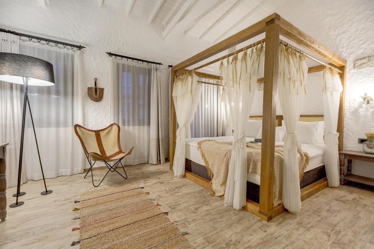 Alachi Hotel - Housity