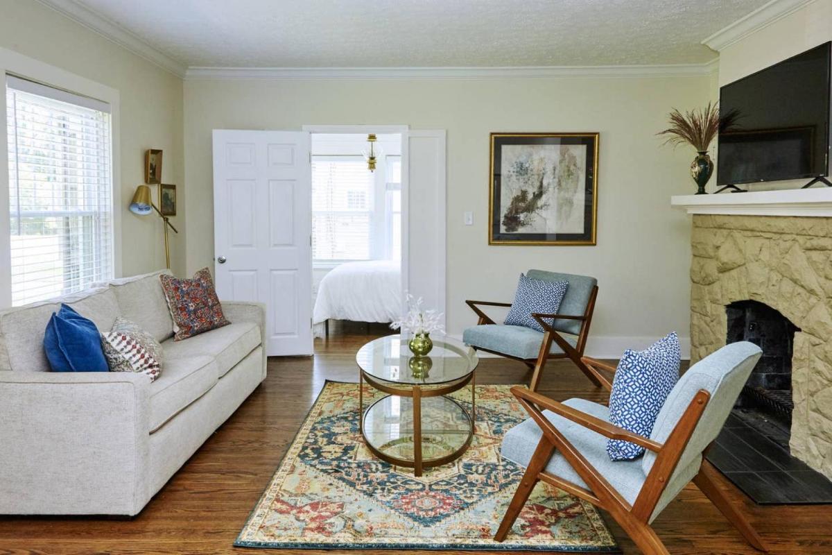 3220 Lexington Road, Louisville - Housity