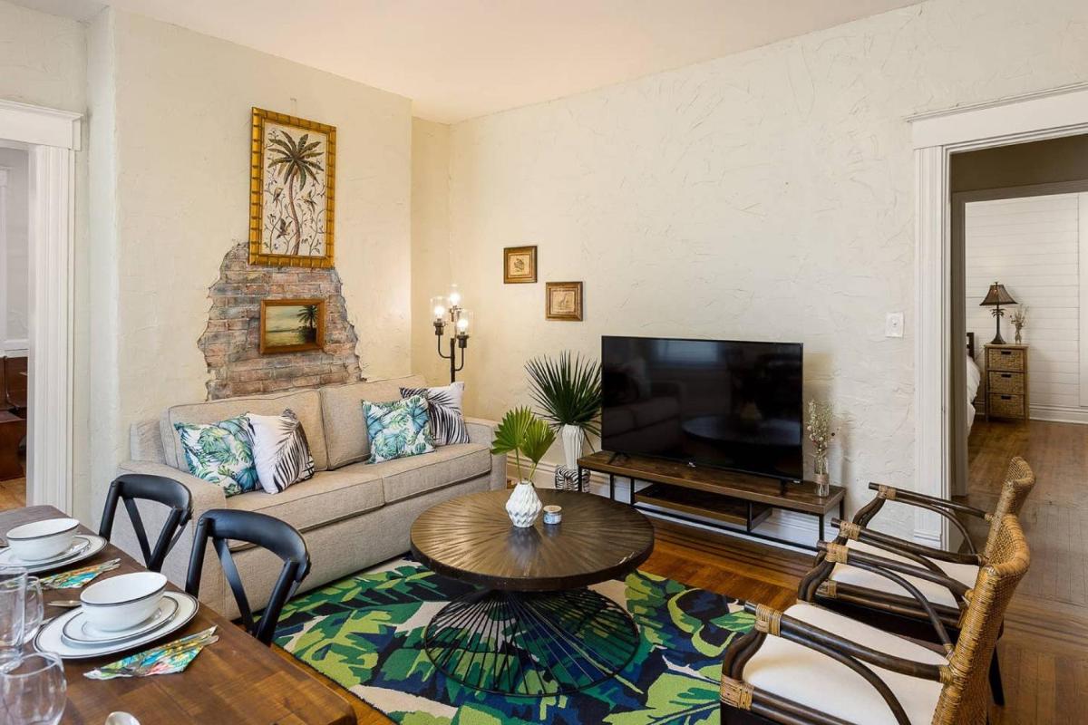 Suitetrails - 1858 Edgeland Avenue, Unit One