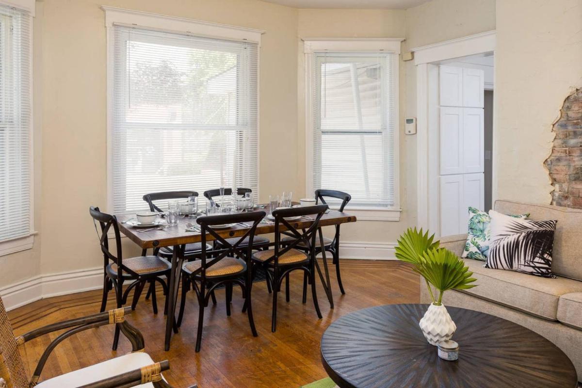 Suitetrails - 1858 Edgeland Avenue, Unit One