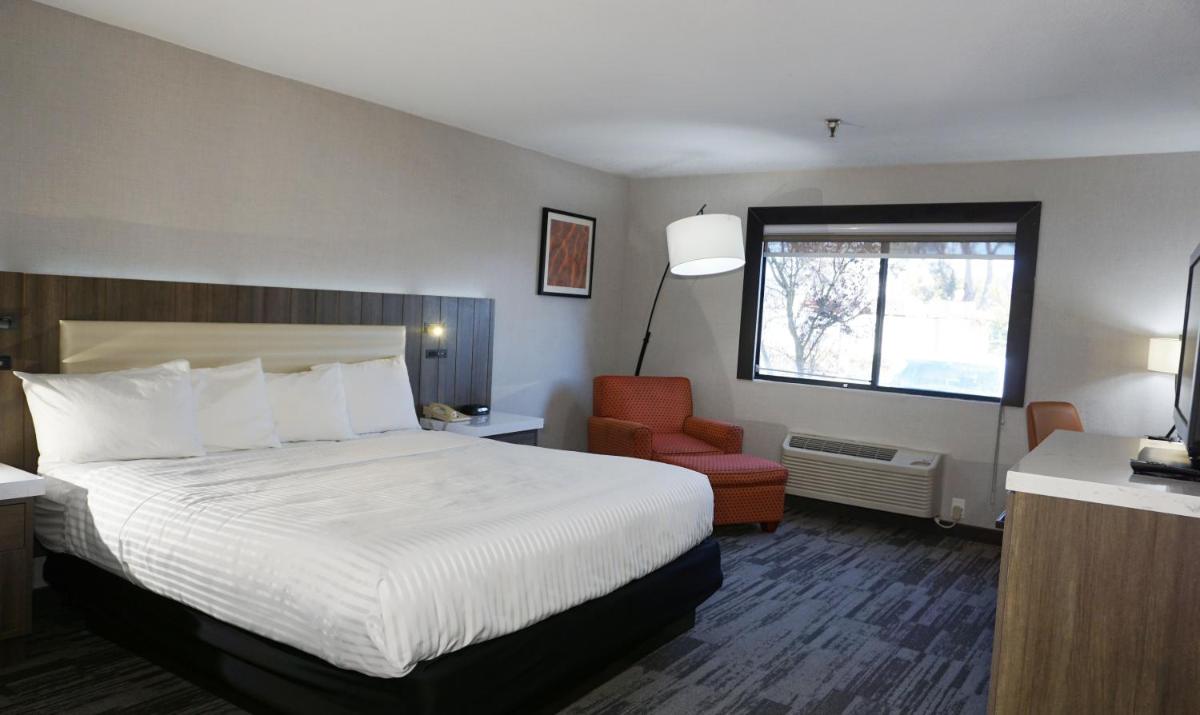 Modesto Hotel - Gateway to Yosemite - Housity