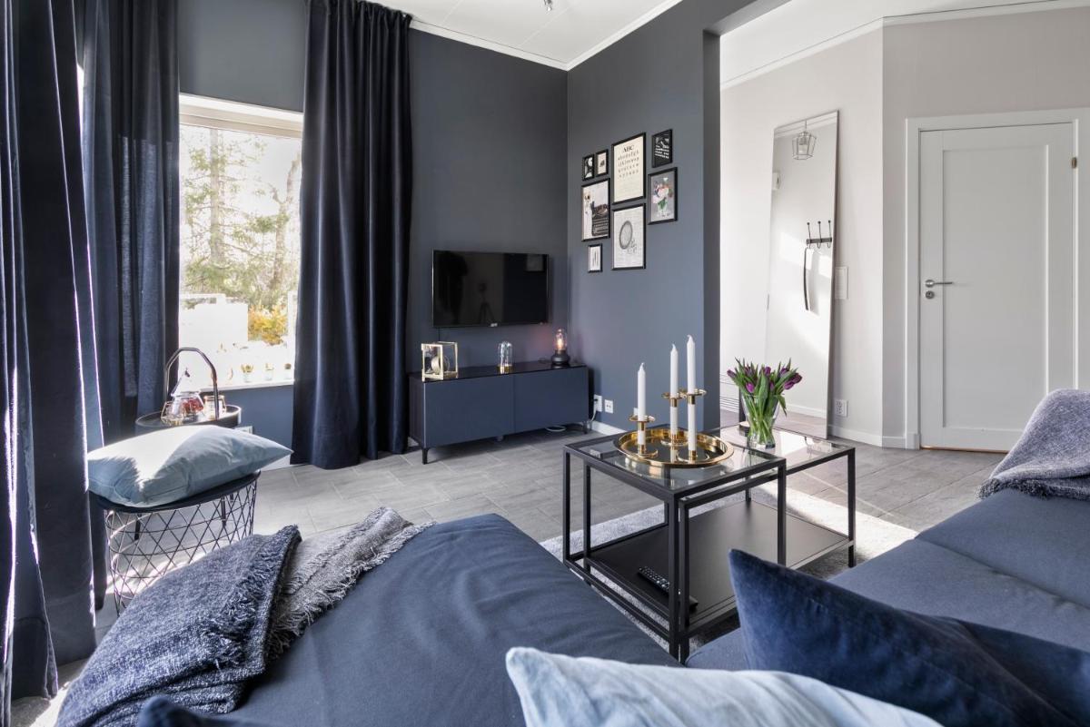 Privat lägenhet i villa 15 min från city. - Housity