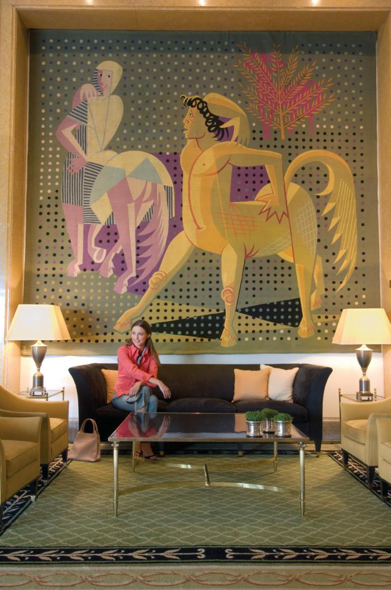 Uma área de estar em Four Seasons Hotel Ritz Lisbon