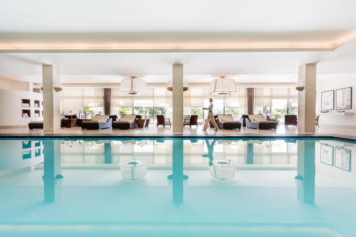 A piscina em ou perto de Four Seasons Hotel Ritz Lisbon