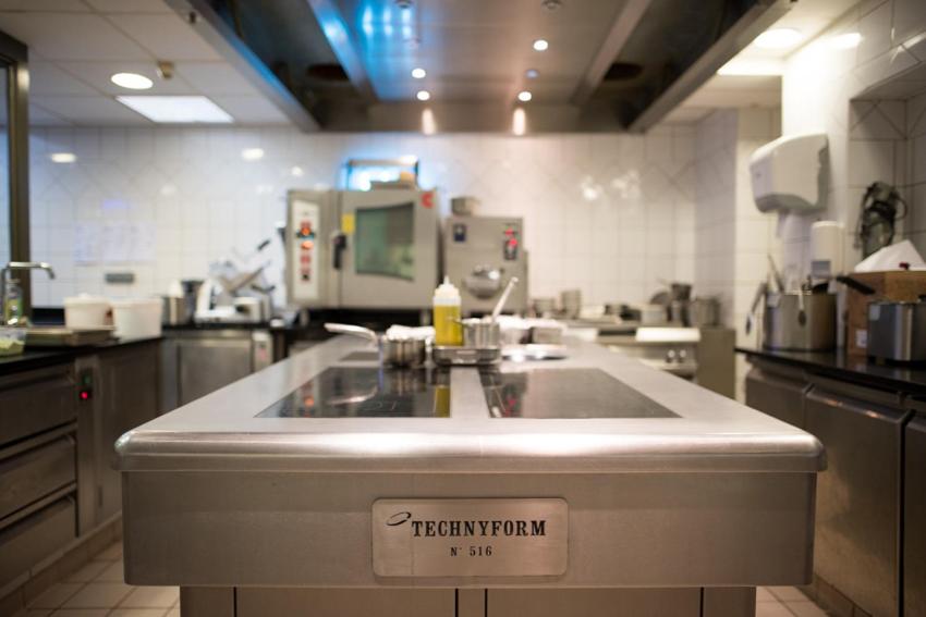 Cuisine ou kitchenette dans l'établissement Le Castellas Hotel & SPA - TERITORIA