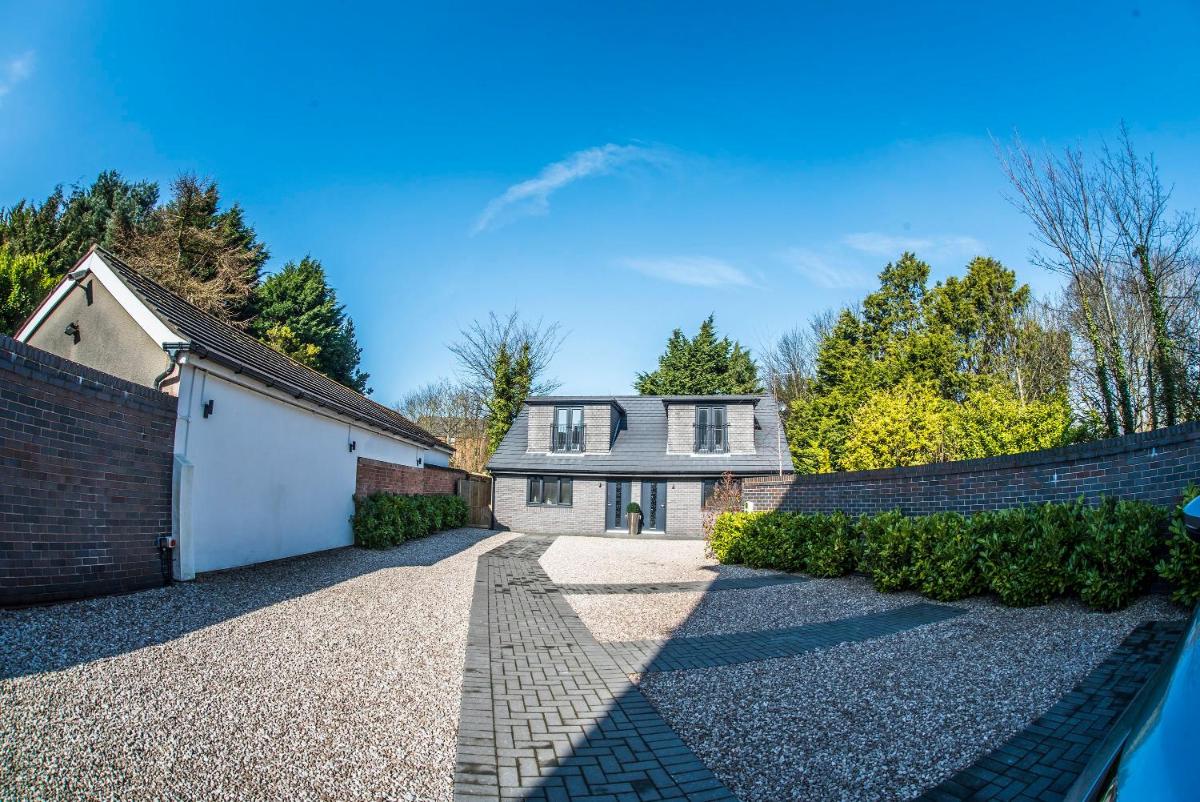 Courtyard Holiday Homes - Housity