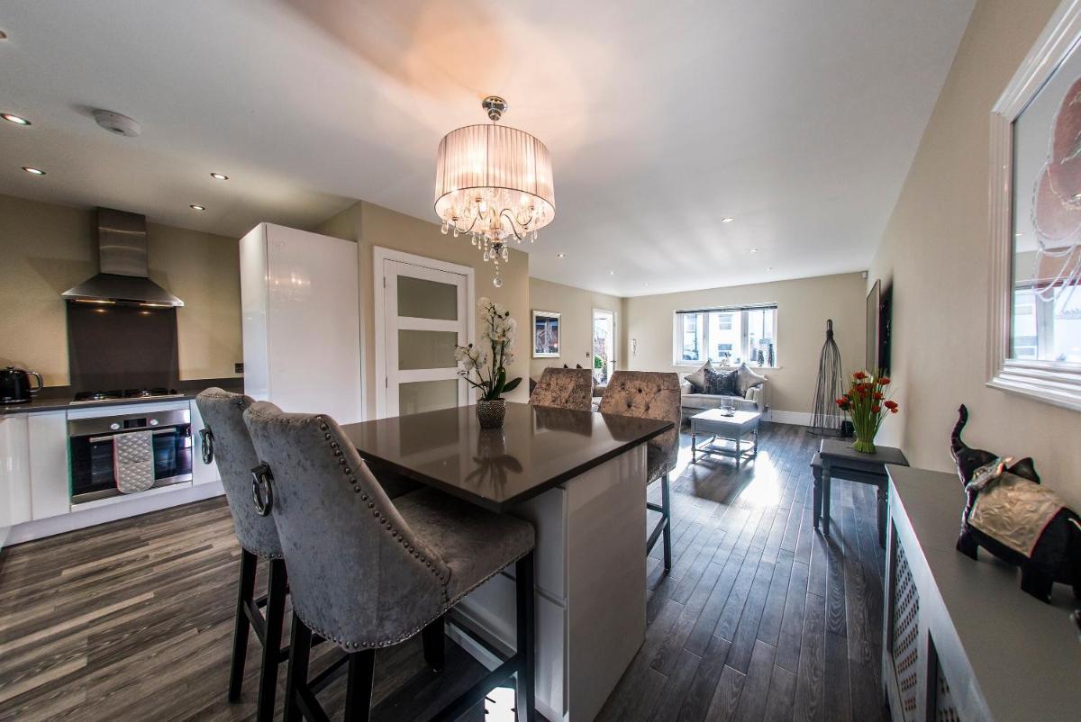 Courtyard Holiday Homes - Housity