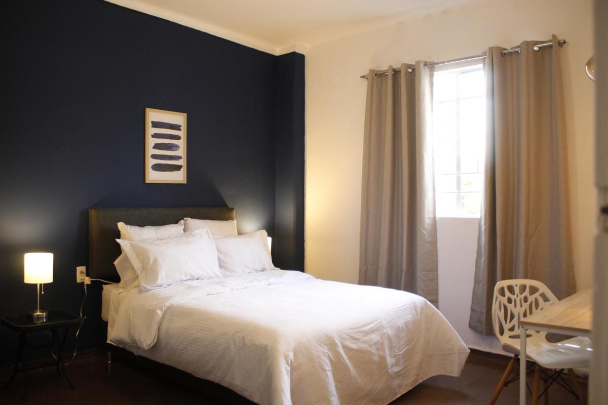 Downtown Blue House - Housity