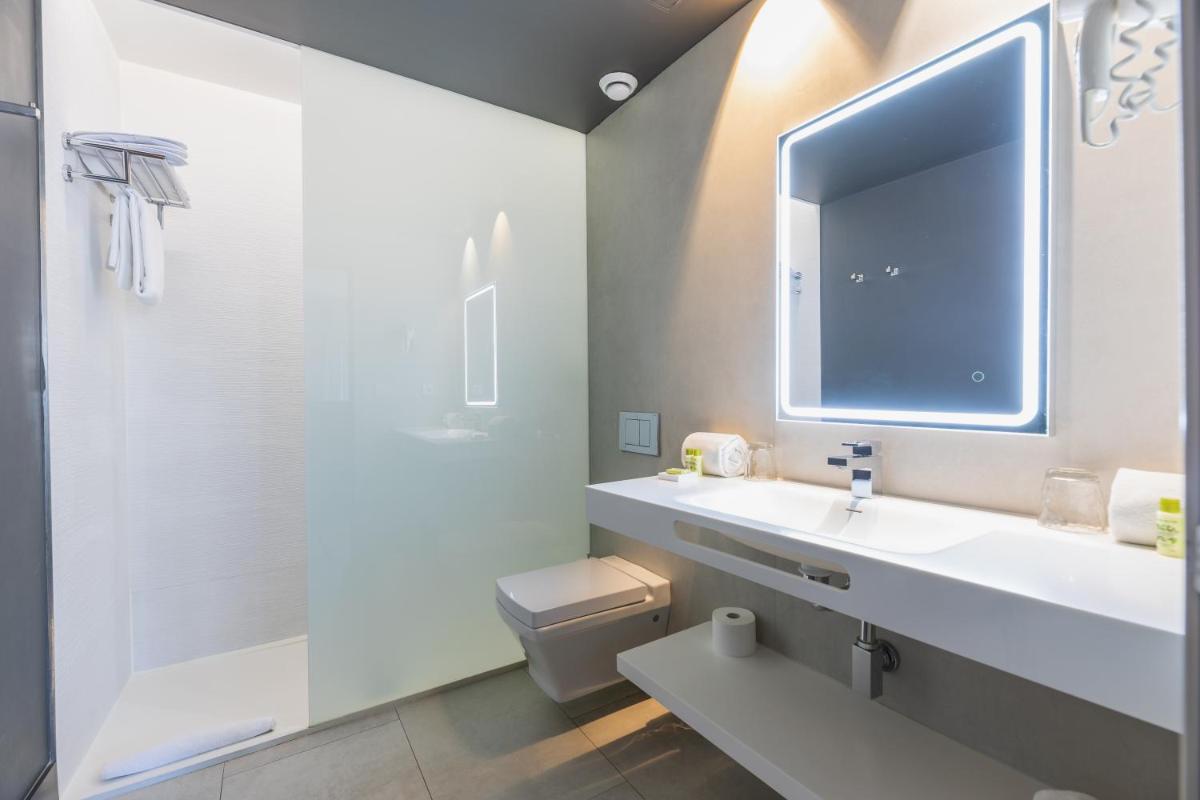 Un baño de MYR Plaza Mercado & Spa