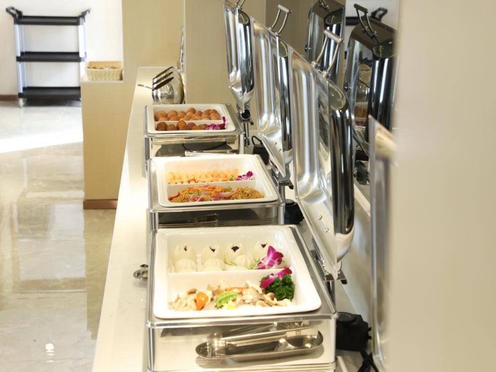 LAVANDE HOTELS SHENZHEN NORTH STATION LONGHUA FOXCONN HEADQUARTERS - Housity