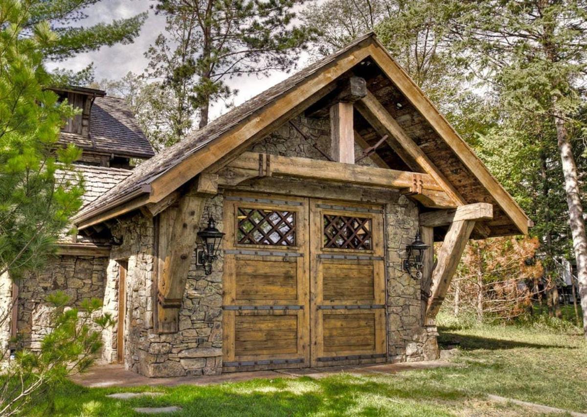 Gull Lakes Finest! Reclaimed Charm and Luxury - Housity