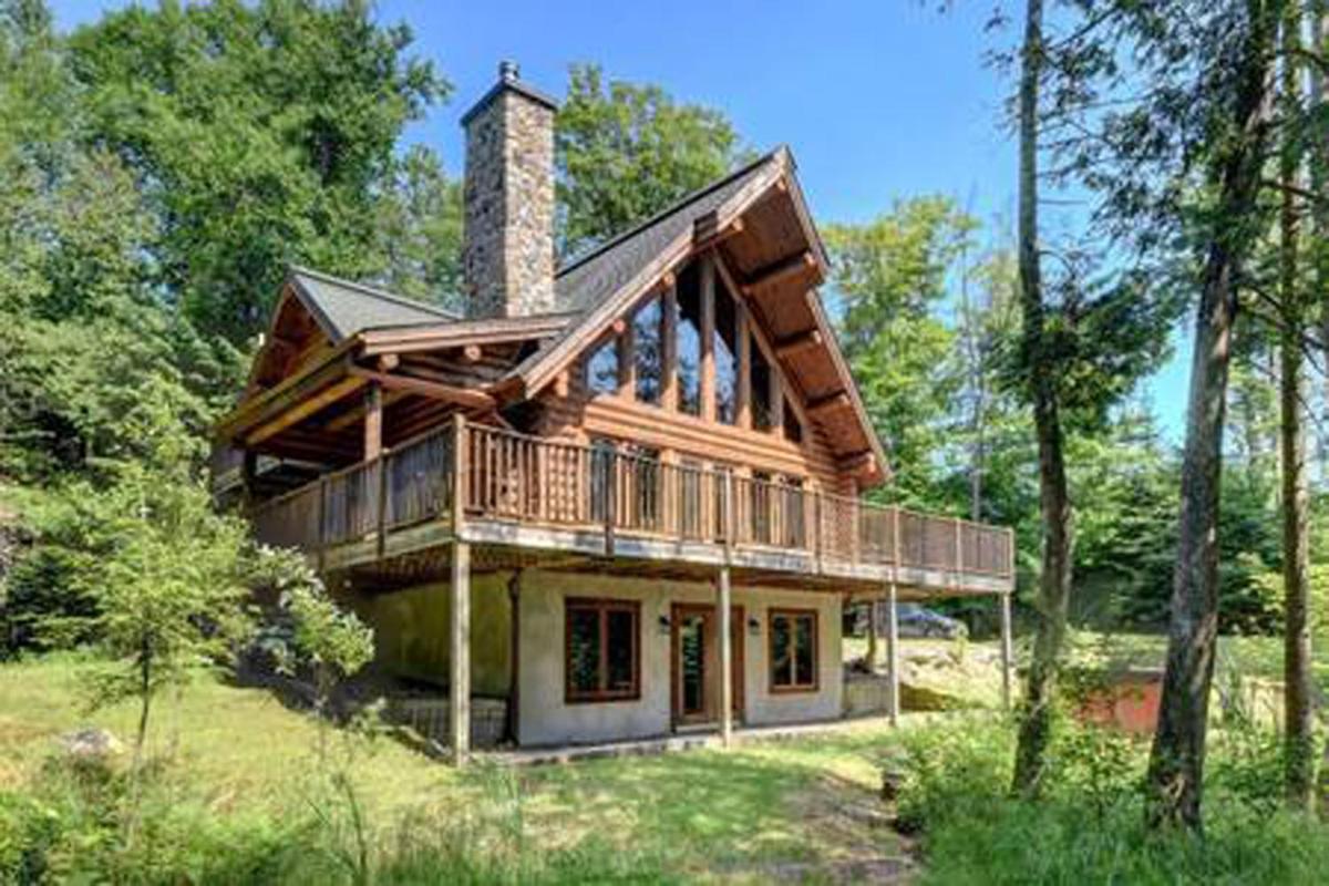 Chalet Mont Tremblant Luxury Lodge - Housity