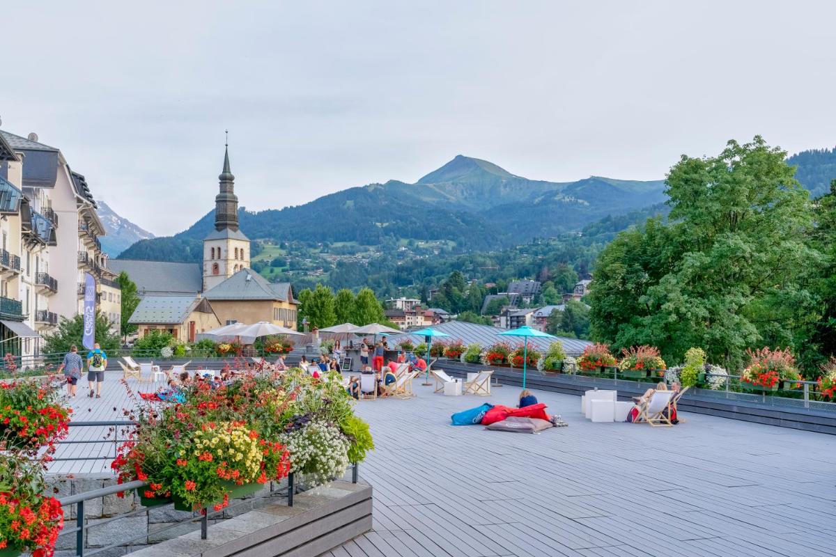 Vue générale sur la montagne ou vue sur la montagne depuis l'hôtel