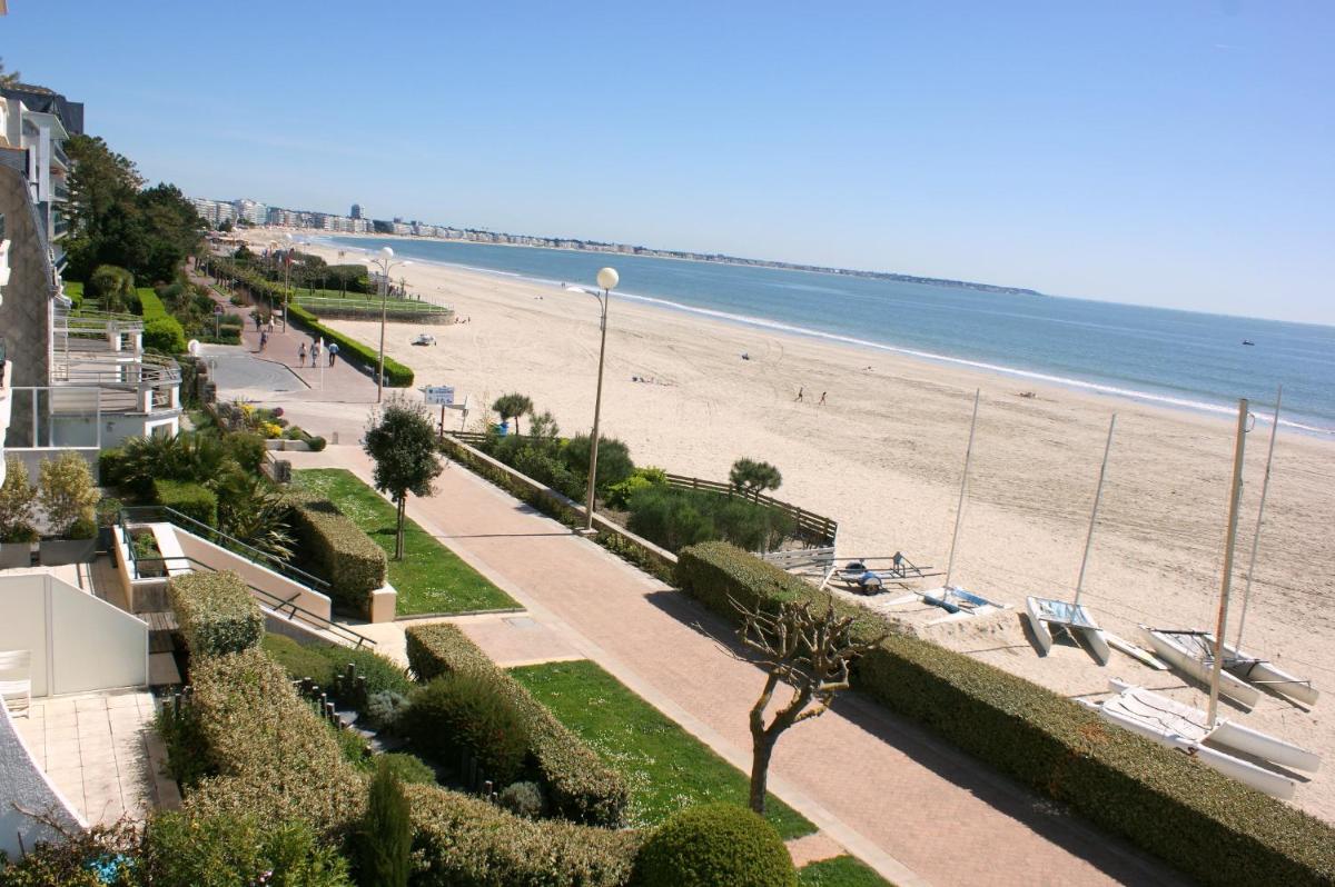 LOUEURDAPPART - Studio Terrasse, accès direct Plage Benoit - Housity
