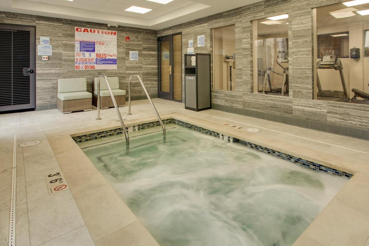 Holiday Inn Express San Francisco Airport North, an IHG Hotel - Housity