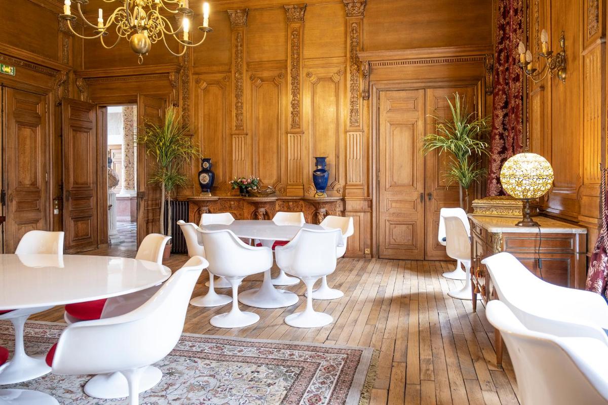 Coin salon dans l'établissement Château de Tressé
