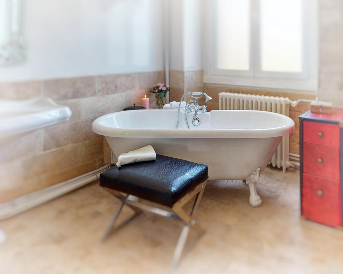 Salle de bains dans l'établissement Château de Tressé