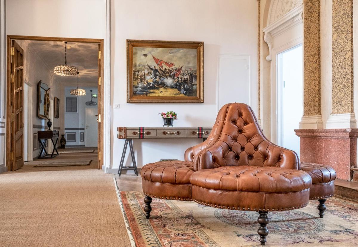 Coin salon dans l'établissement Château de Tressé