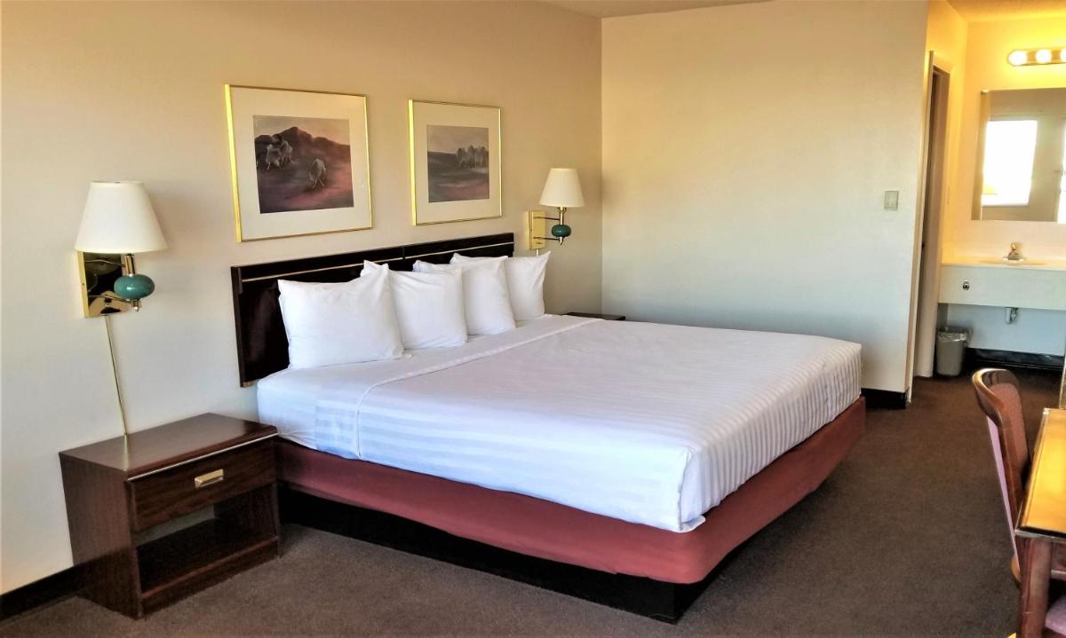 Motel 8 Laramie - Housity