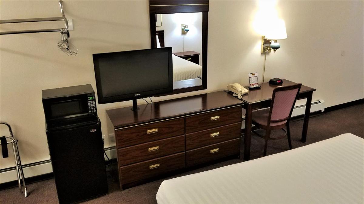 Motel 8 Laramie - Housity