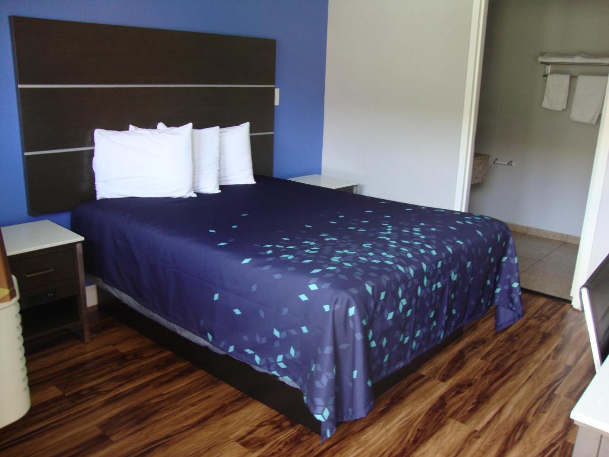 Oasis Inn Sacramento- Elk Grove - Housity