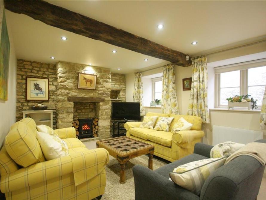 Coach House Burford - Housity