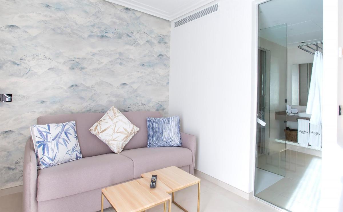 Zona de estar de Hotel Lava Beach