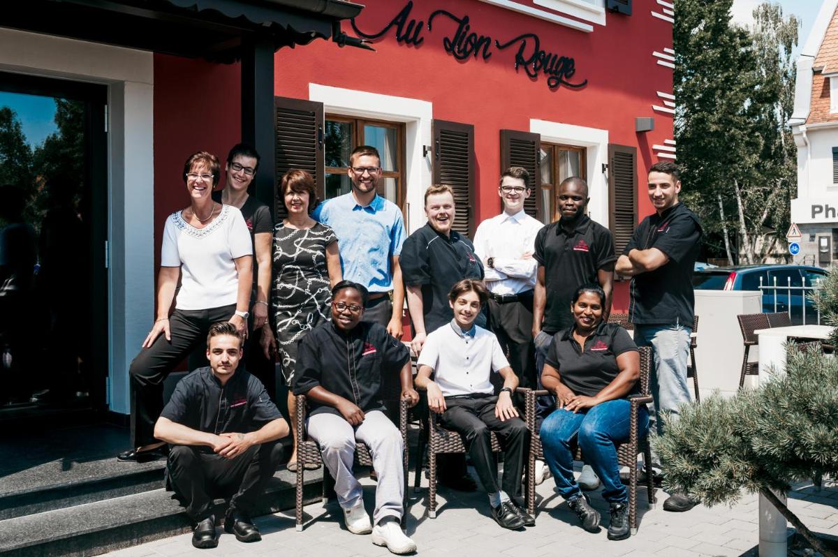 Clients de l'établissement Logis Hôtel Restaurant Au Lion Rouge