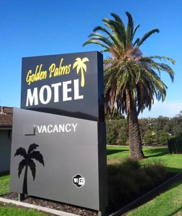 Golden Palms Motel - Housity