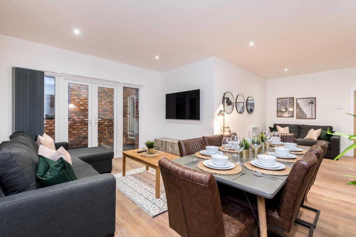 SGT Peppers Mathew Street Apartments By Happy Days - Housity