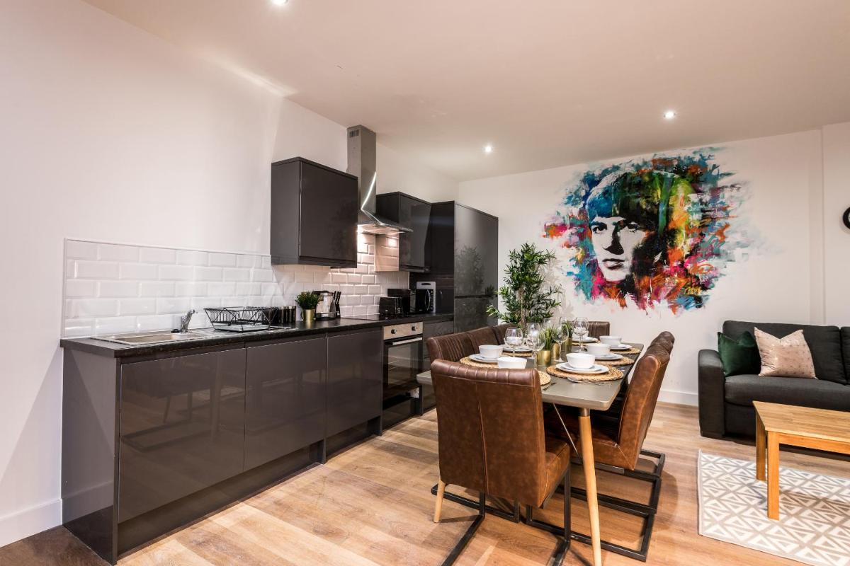 SGT Peppers Mathew Street Apartments By Happy Days - Housity