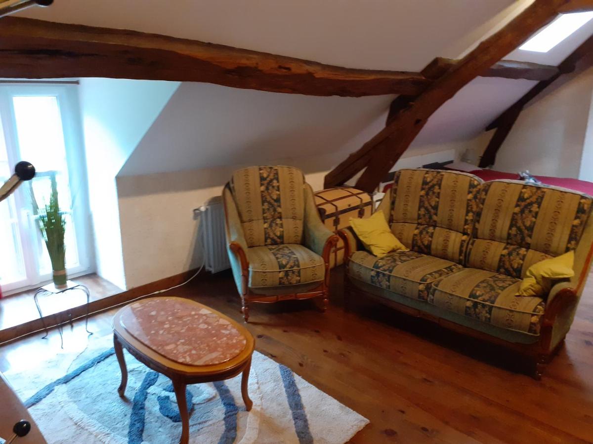 La Petite Marguerite - Housity