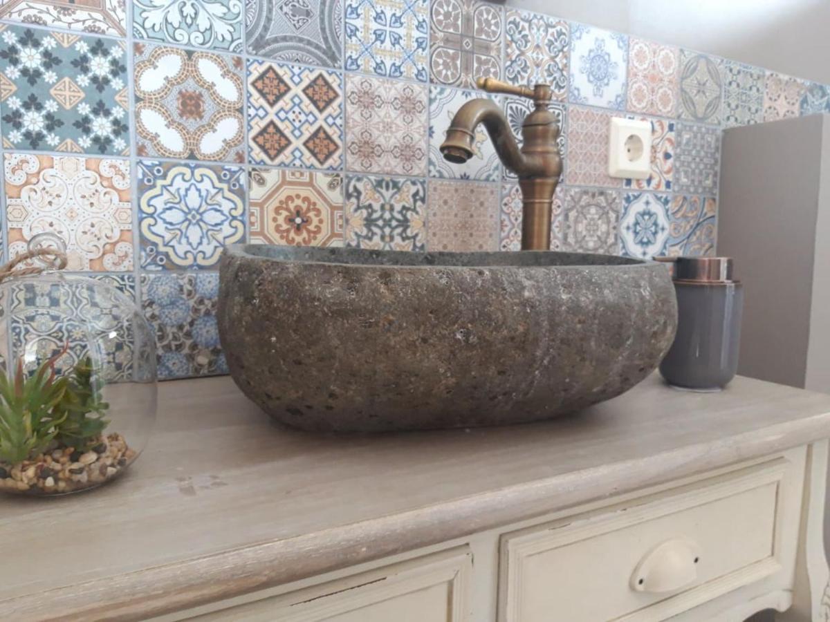 Stóri-Bakki Guesthouse-with hot tub - Housity