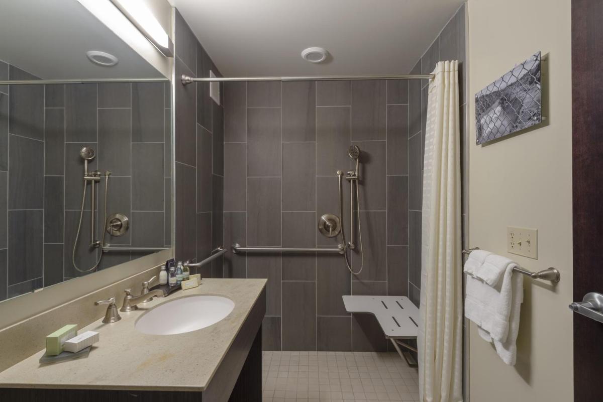 RIT Inn & Conference Center - Housity