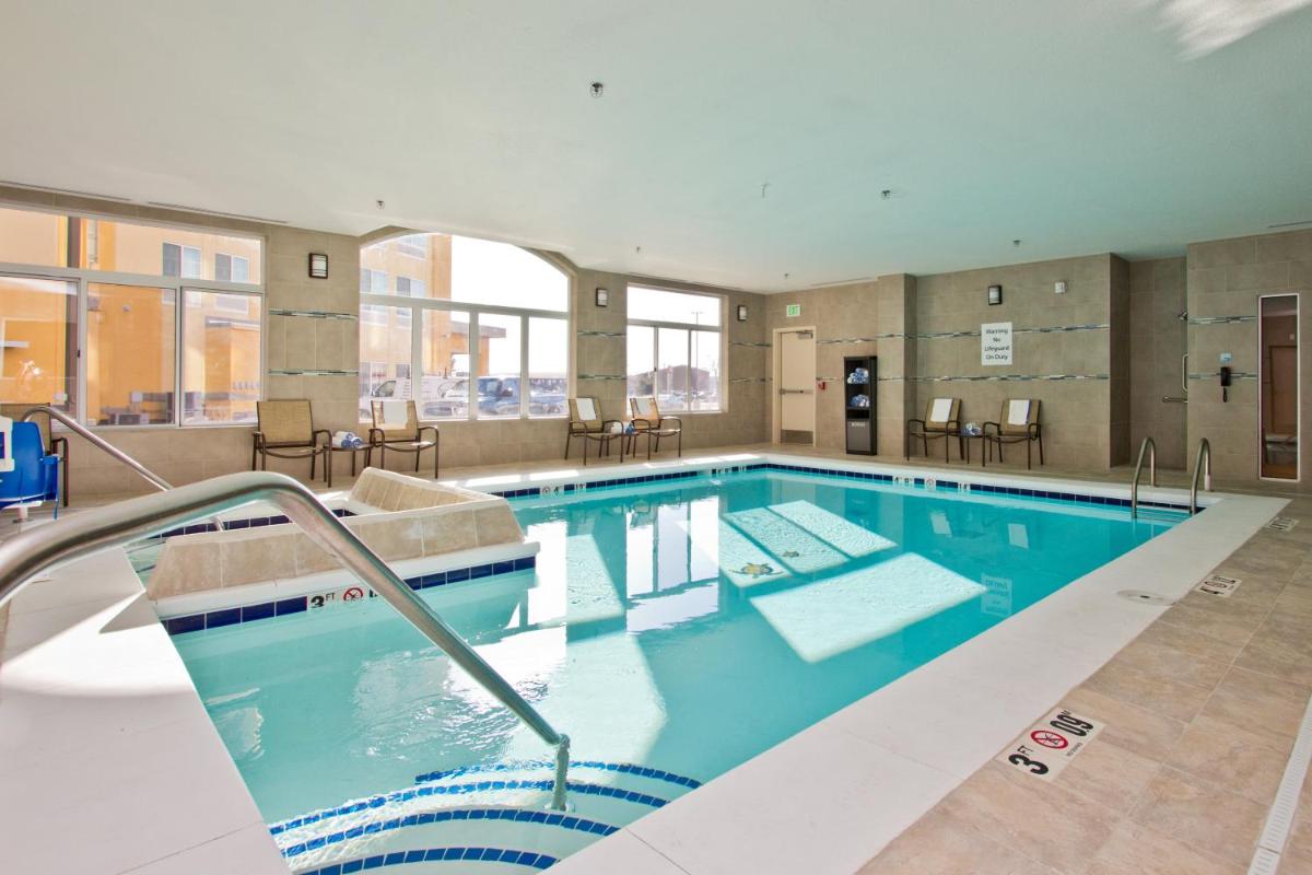 Holiday Inn Express and Suites Denver East Peoria Street by IHG - Housity