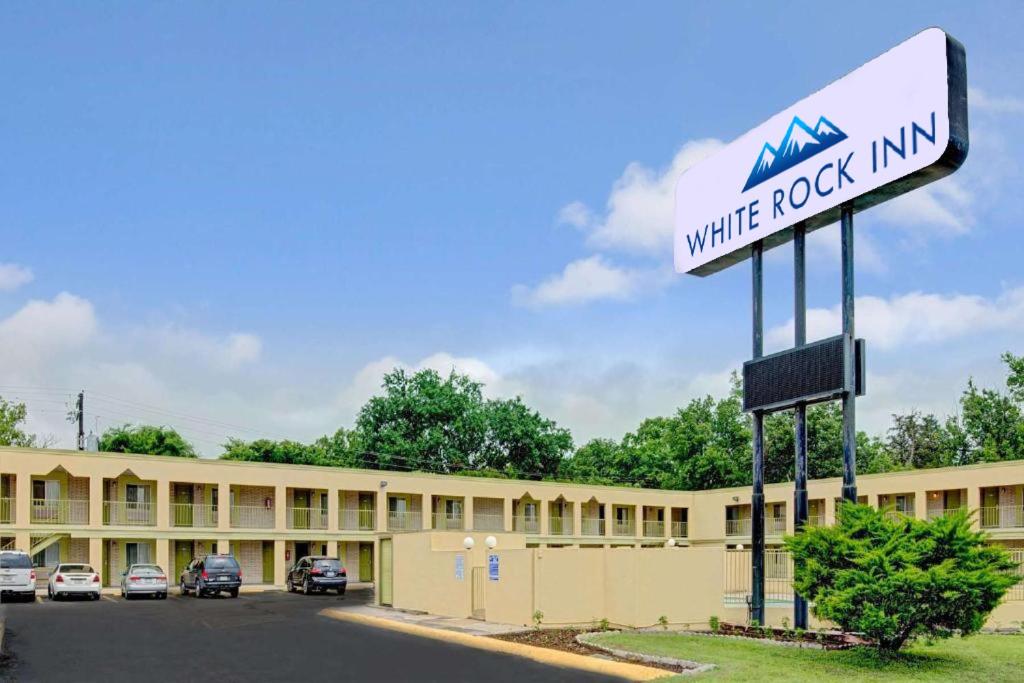 White Rock Inn - Housity
