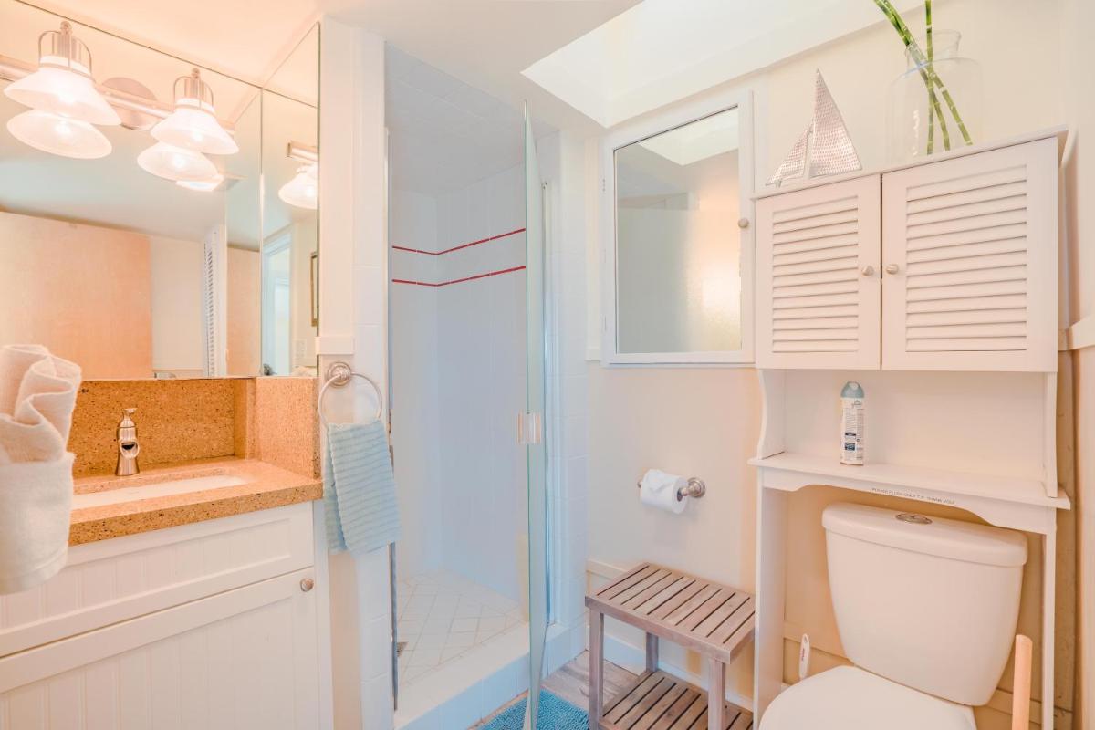 Surfscape Beach House, Private Beach & Ocean views - Housity