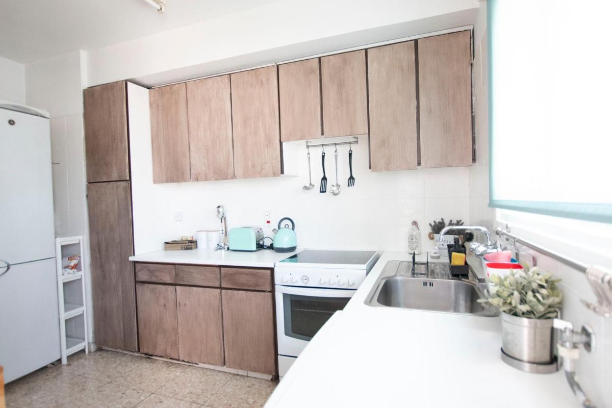 Glabur Stays - The Cozy 2 BDR - Nicosia City, Free Parking & Wifi, Welcomes You!!! - Housity