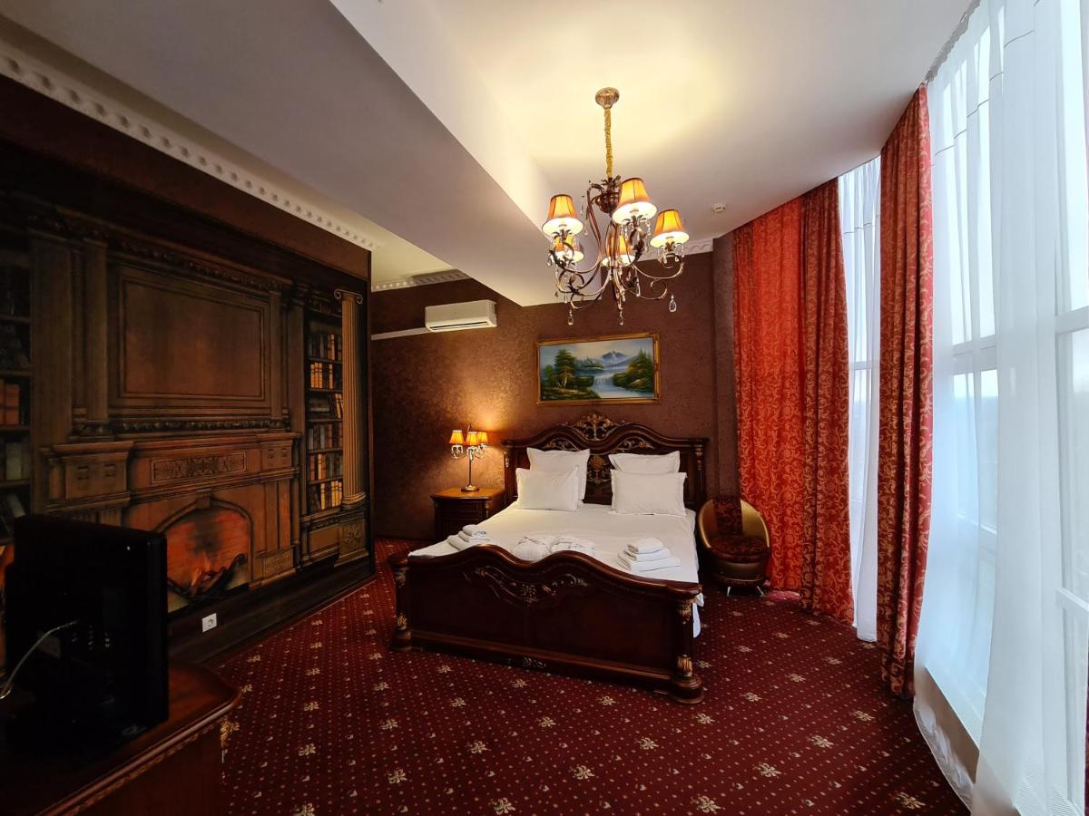 Golden Hotel - Housity