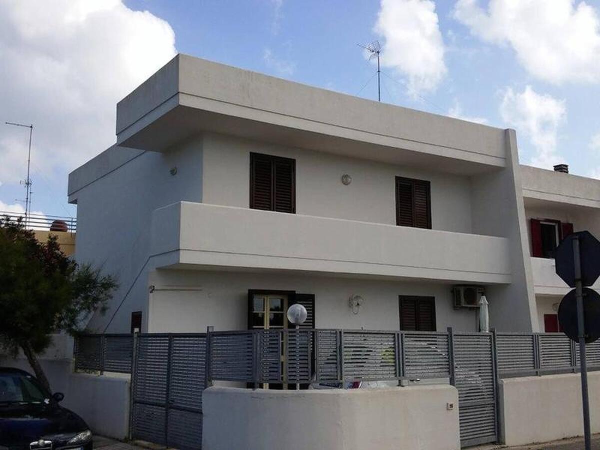 Cosy Apartment Near The Beach With Balcony; Pets Allowed - Housity