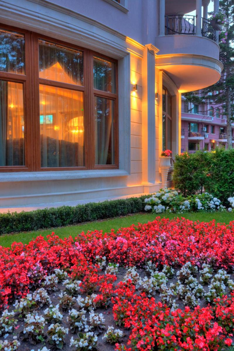 Purple Star Apartments - Housity