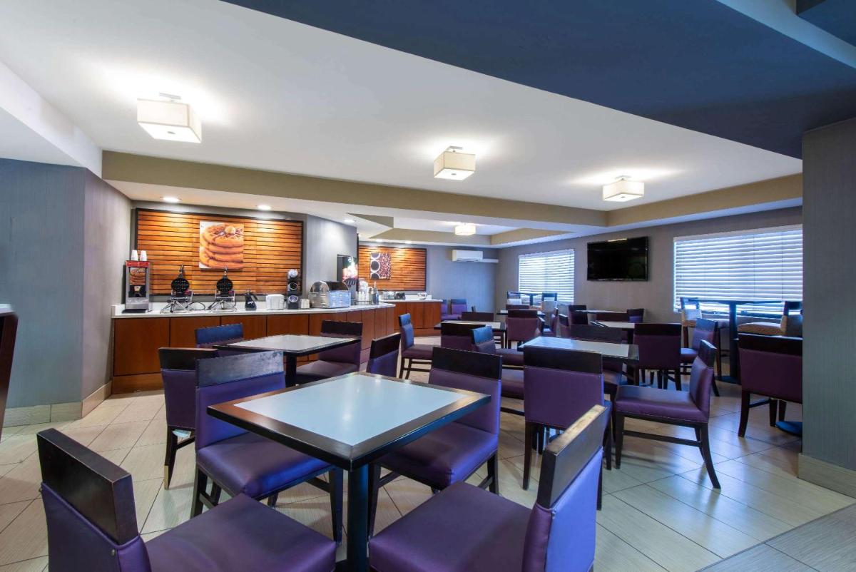 La Quinta by Wyndham Erie - Housity