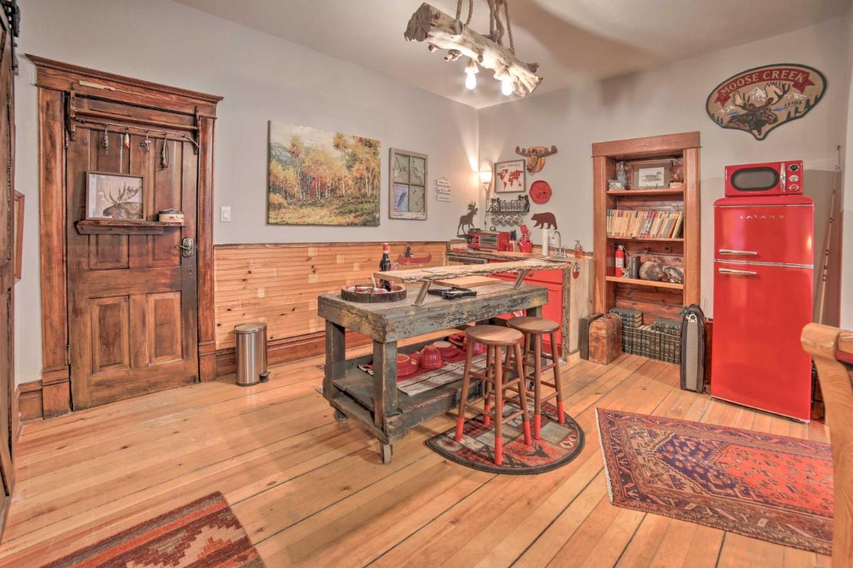 Walk to Waterfront Dtwn Sturgeon Bay Retreat! - Housity