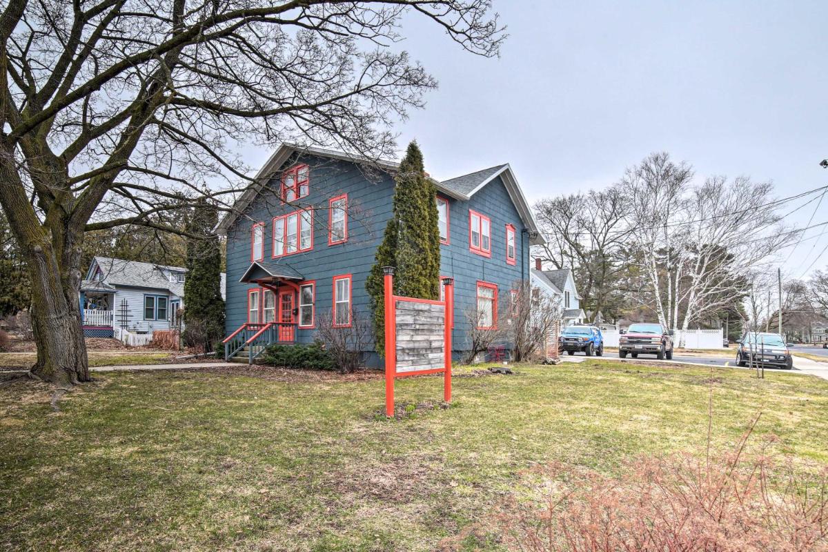 Steps to Waterfront and Dtwn Sturgeon Bay Escape! - Housity