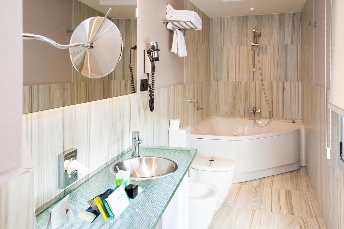 Un baño de Hotel Plaza