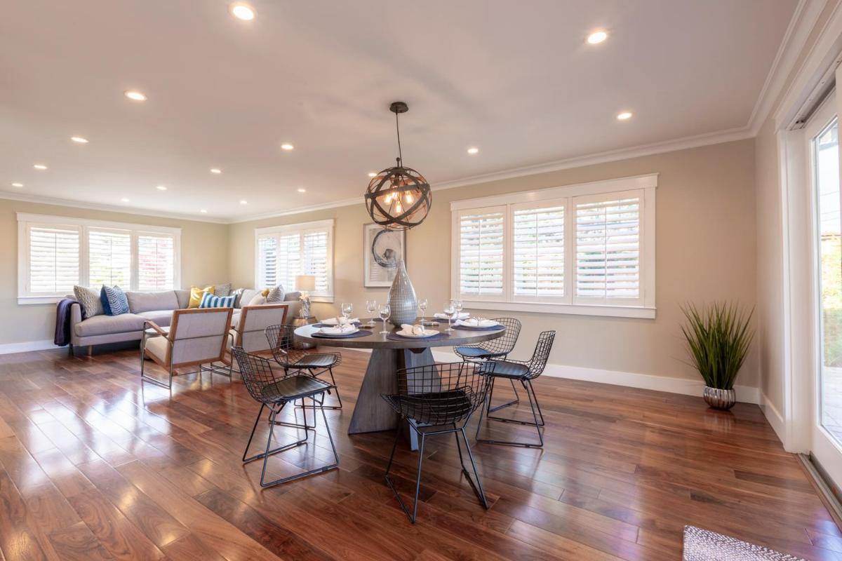 @ Marbella Lane Executive Waterfront Property - Housity